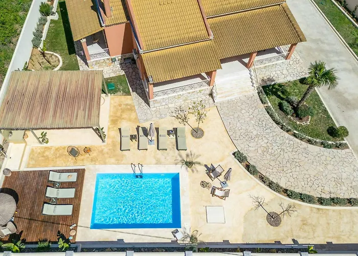 Vila Loukiana *